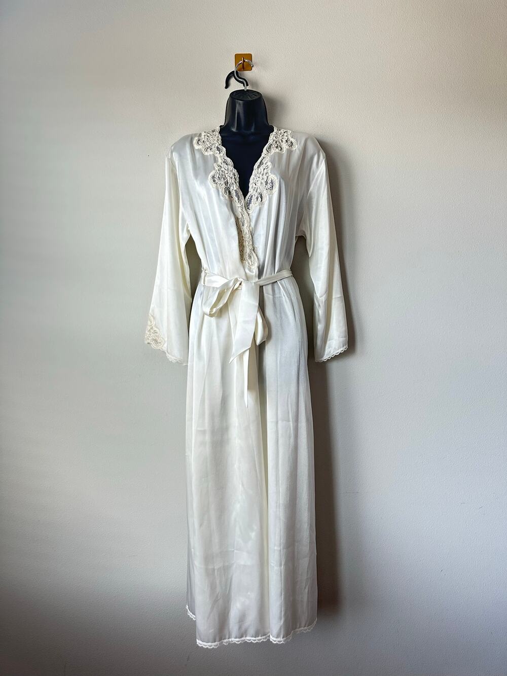 Vintage Jones New York Ivory Satin Lace Long Robe Bridal M Old Hollywood
